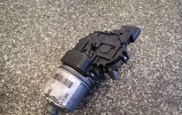 Volkswagen PASSAT B5.5 Wiper motor 0390241505 3B1955113C