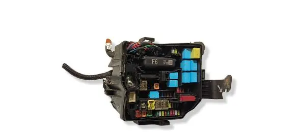 Toyota Yaris XP210 Fuse box set 74810384