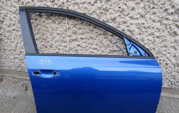 Skoda Octavia Mk3 (5E) Front door 5E0831312
