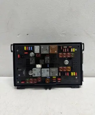 Opel Astra J Fuse module C11000139