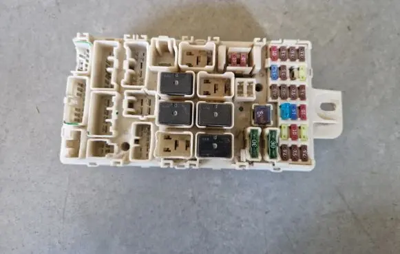 Mitsubishi L200 Fuse module