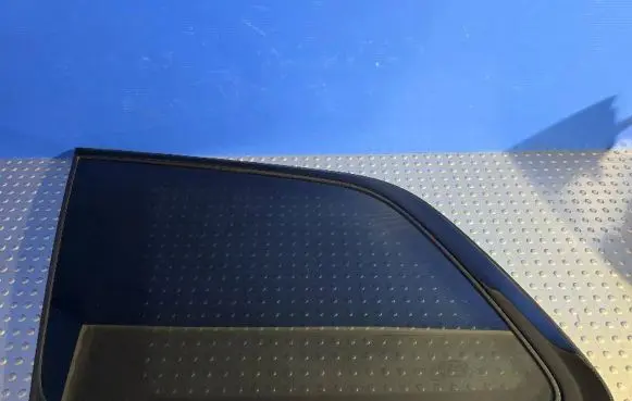 Volvo XC90 Rear side window 32368249