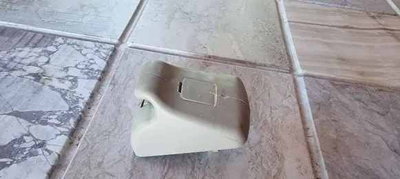 Ford Fiesta Sun visor clip/hook/bracket 