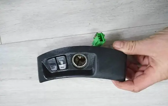 Volvo V50 Cigarette lighter 8686026