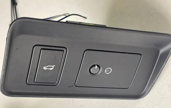 Land Rover Discovery Sport Tailgate opening switch FK7211654BC 20012301 31081996