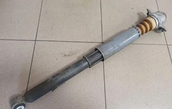 Audi Q2 - Rear shock absorber/damper 5Q0512013KD