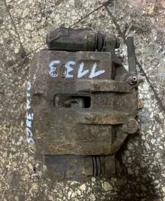 KIA Sorento Front brake caliper