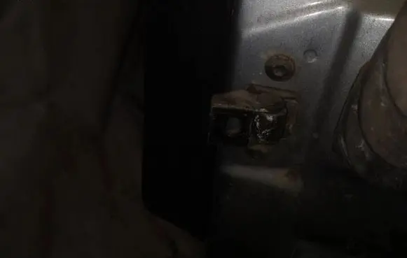 Skoda Octavia Mk2 (1Z) Rear door check strap stopper