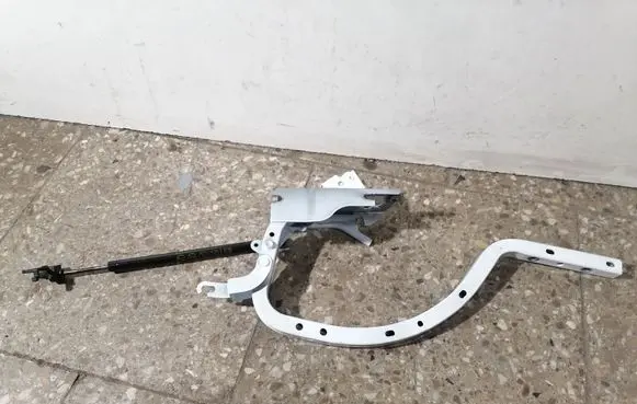 Lexus ES 250 - 300 - 330 Tailgate/trunk/boot hinge