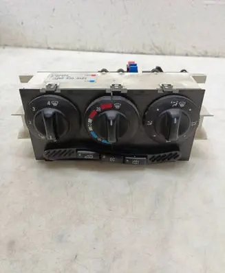 Mercedes-Benz A W168 Climate control unit 1688300485 Q154800 261688300485