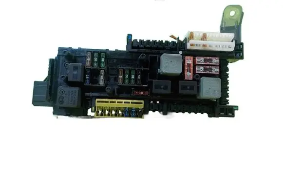 Mercedes-Benz C W204 Fuse box set 209060805