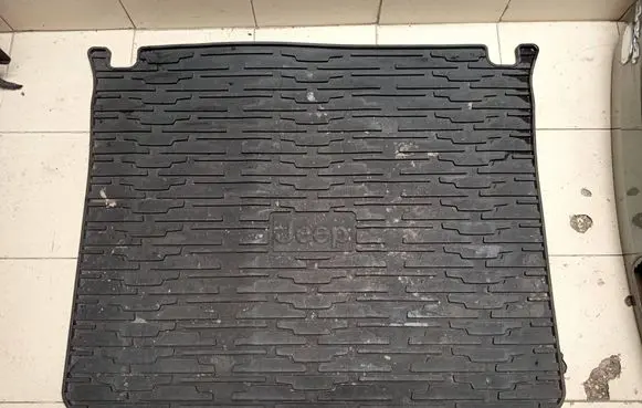 Jeep Grand Cherokee Rubber trunk/boot mat liner 82212085