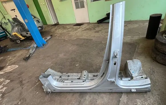 Mercedes-Benz B W247 Pillar (middle) 