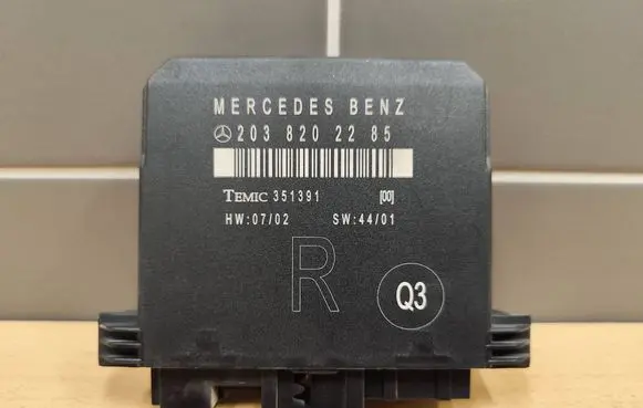 Mercedes-Benz C W203 Door control unit/module 2038202285 351391