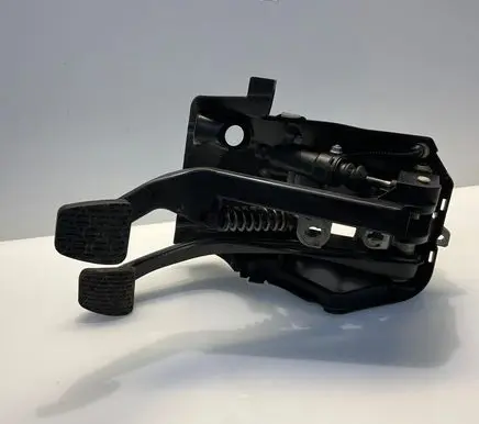 Mercedes-Benz E W211 Clutch pedal A2112901616 2112901616