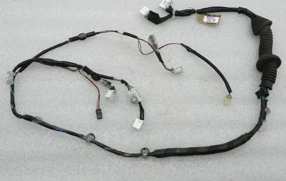 Toyota Avensis T270 Front door wiring loom 8215105730