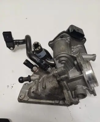 Volkswagen Golf VII Throttle valve 04L128063T