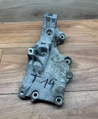 Seat Altea XL Generator/alternator bracket 03G903143F