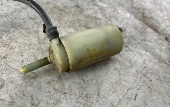 Mitsubishi Pajero Sport I Windscreen/windshield washer pump