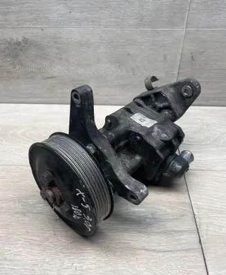 BMW X5 E70 Power steering pump 679646403 5002447 135D3F