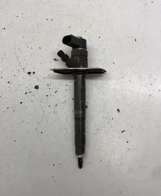 Audi A8 S8 D3 4E Fuel injector 057130277M 0445110158