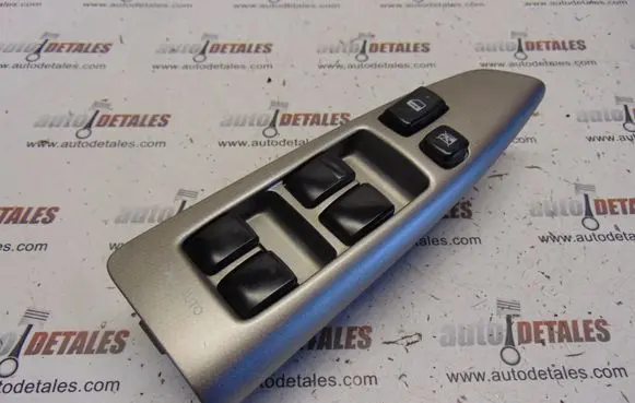 Toyota Corolla Verso E121 Electric window control switch 8404013080