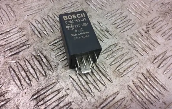 Audi Q5 SQ5 Glow plug pre-heat relay 0281003032