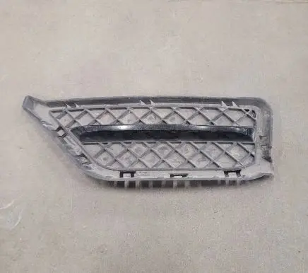 BMW X1 E84 Front bumper lower grill 51117303757 190174 7303757