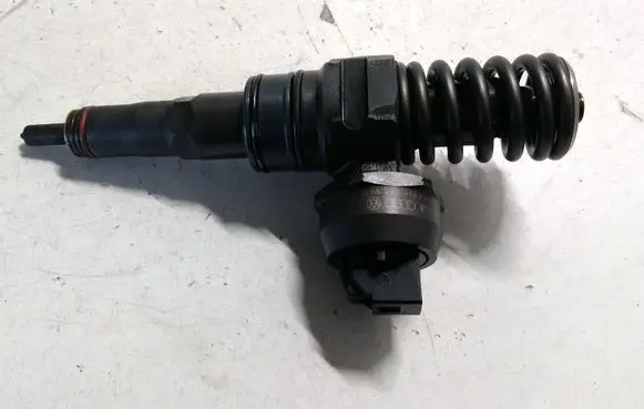 Skoda Octavia Mk1 (1U) Fuel injector 038130073AG 0414720215
