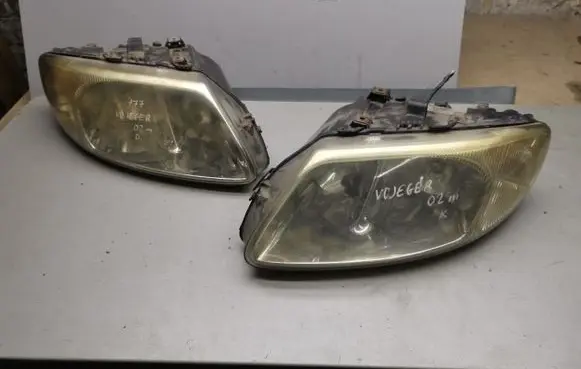 Chrysler Voyager Headlights/headlamps set 04857711AB 04857710AB