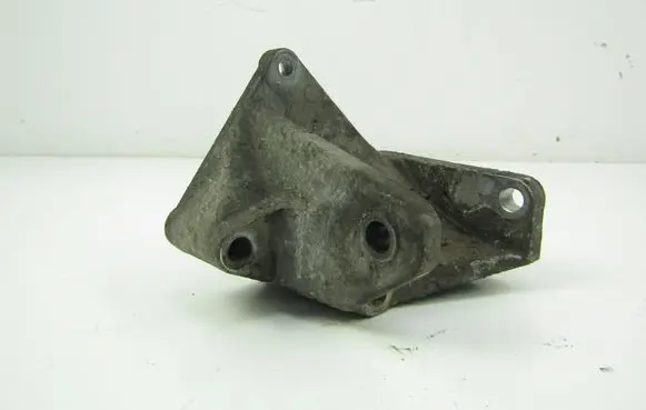 Nissan Almera Tino Engine mounting bracket 