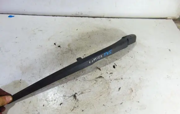 Chevrolet Captiva Rear wiper blade arm