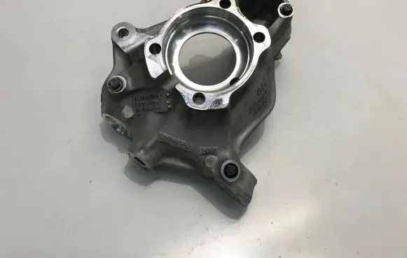 BMW 4 G22 G23 G24 G26 Front wheel hub spindle knuckle 6877148 6878612 6877150