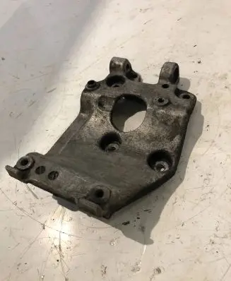Citroen C4 I Engine mounting bracket 9646719580