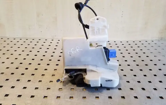 Volkswagen Polo IV 9N3 Front door lock 6Q4837085A 837016CC 993019300