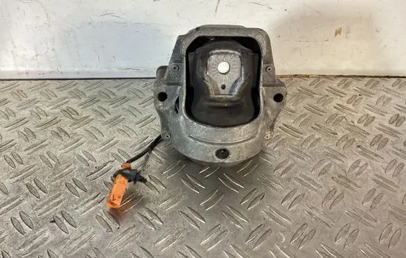 Porsche Macan (95B) Engine mount bracket 8R0199381