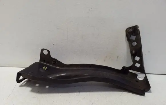 Audi TT TTS Mk2 Fender mounting bracket 8J0821136F