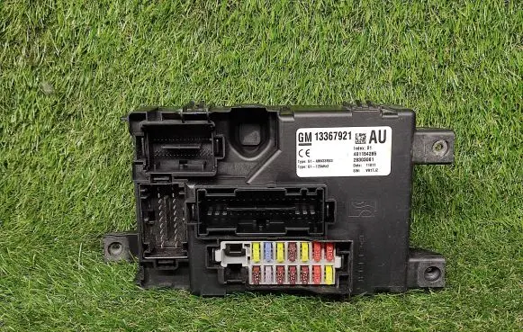 Opel Corsa D Power management control unit 13367921 13367921AU