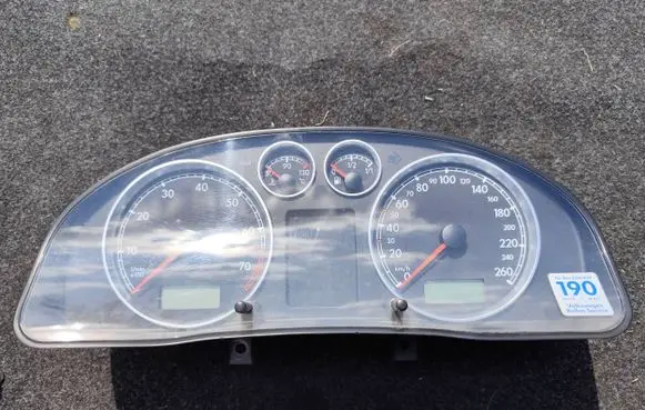 Volkswagen PASSAT B5.5 Speedometer (instrument cluster) 3B0920805 110080051