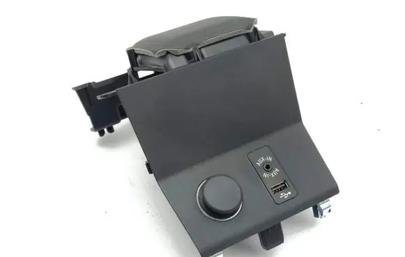 BMW i3 USB socket connector 9283144