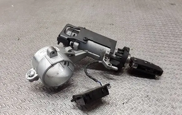 Opel Insignia A Ignition lock 13326419