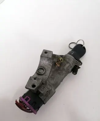 Volkswagen PASSAT B5.5 Ignition lock 4B0905851C