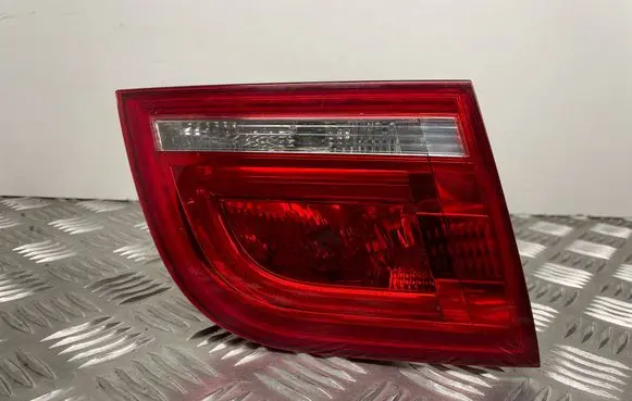 Tailgate rear/tail lights