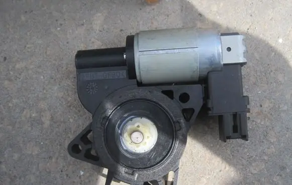 Land Rover Discovery 4 - LR4 Front door window regulator motor GJ6A5958X