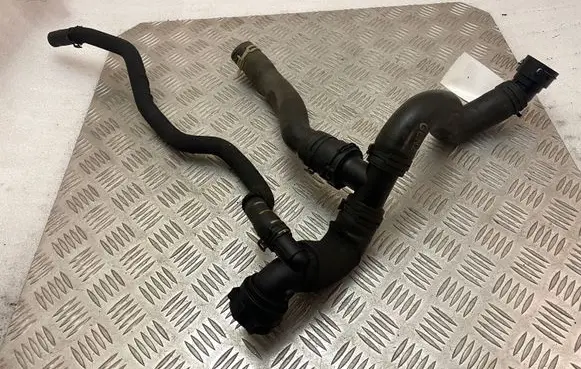 Engine coolant pipe/hose