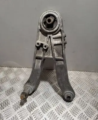 Volvo S80 Engine mounting bracket 