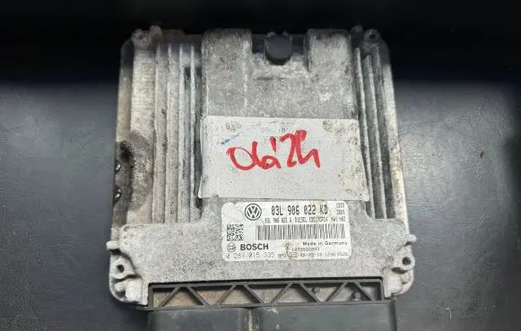Volkswagen Scirocco Engine control unit/module 03L906022KD 0281015335