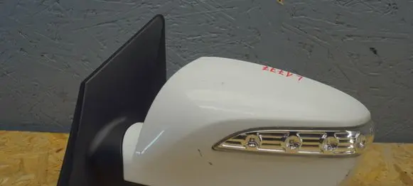 Hyundai ix35 Front door electric wing mirror 