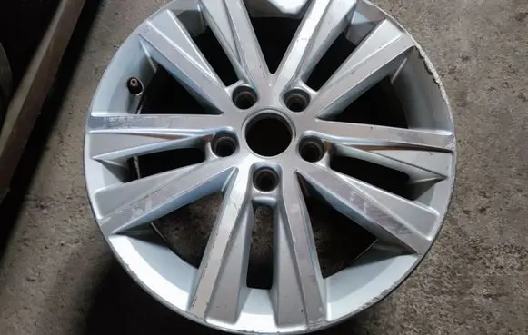 R16 alloy rim