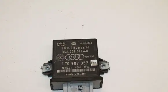 Skoda Octavia Mk2 (1Z) Light module LCM 5LA00837960 1T0907357